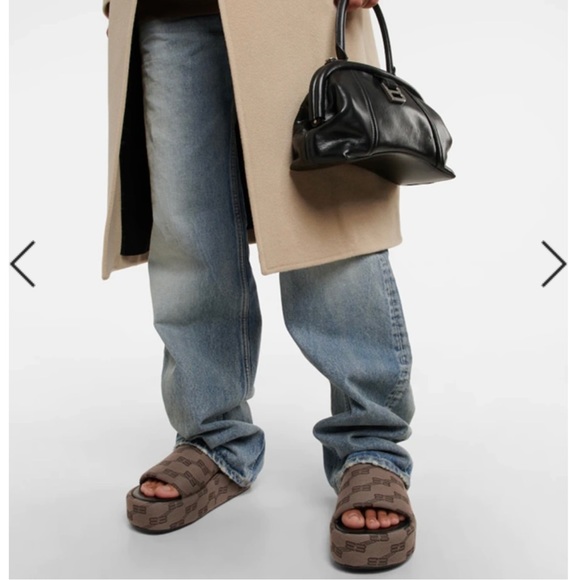 BALENCIAGA BB LOGO-JACQUARD CANVAS FLATFORM SLIDES IN DARK MINK GREY/BROWN - Picture 4 of 8